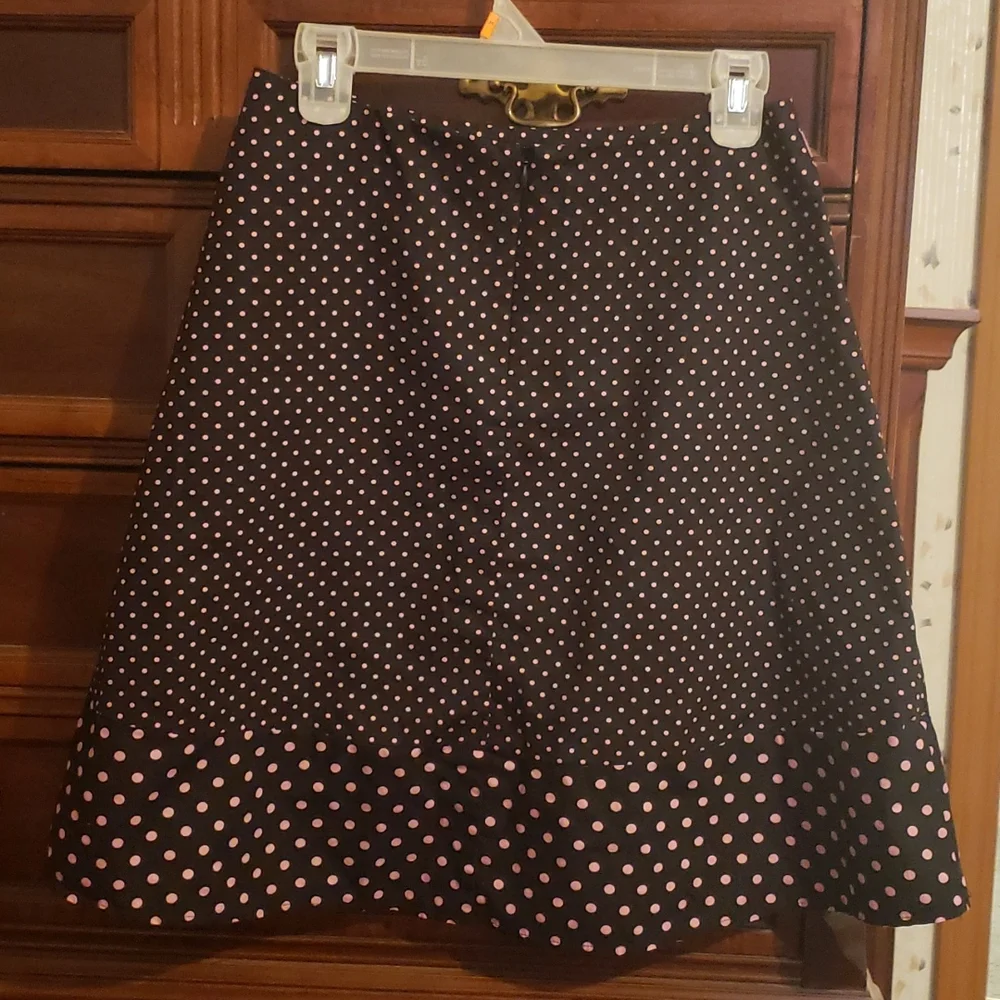 Juniors black skirt w/ pink polka dots - Picture 2 of 4